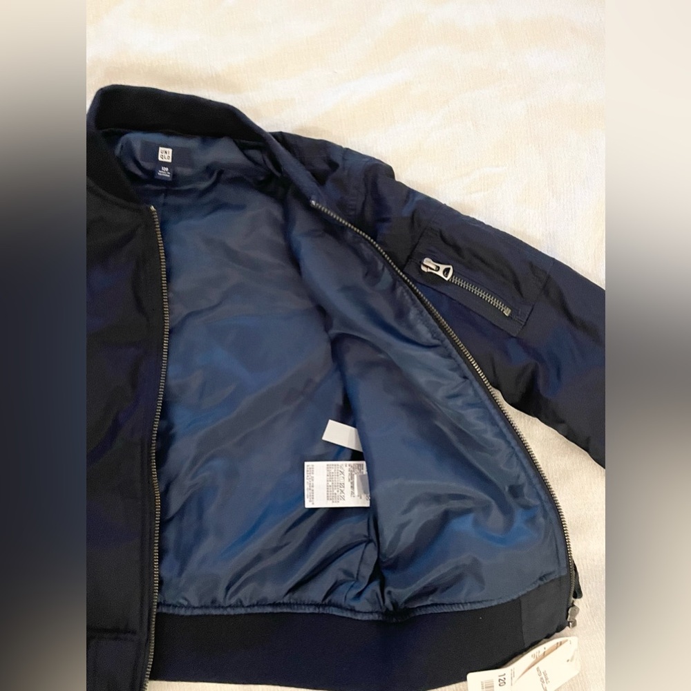 NEW Uniqlo Kids Bomber Style Jacket, US 5T, Unisex Boy Girl, Navy Lightweight. - Picture 3 of 6